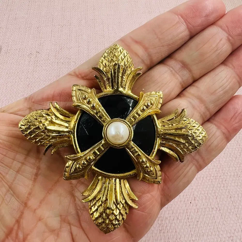 Maltese Cross Brooch Gold Tone Black Gothic Vampirecore Dark Academia Dramatic